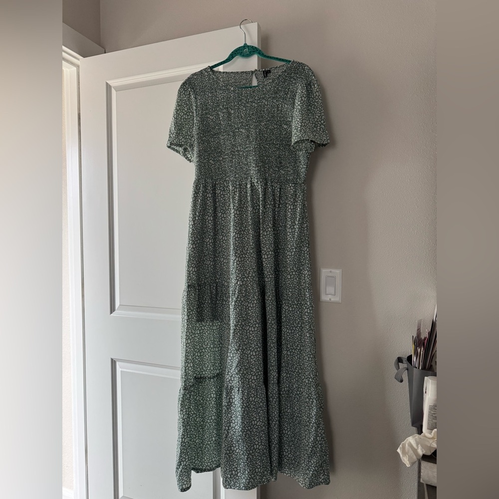 Women’s flowy Green Floral Dress